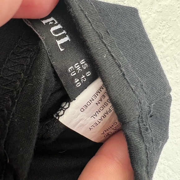 Zaful | Black and White Crop Tank and Shorts Set - Picture 3 of 14